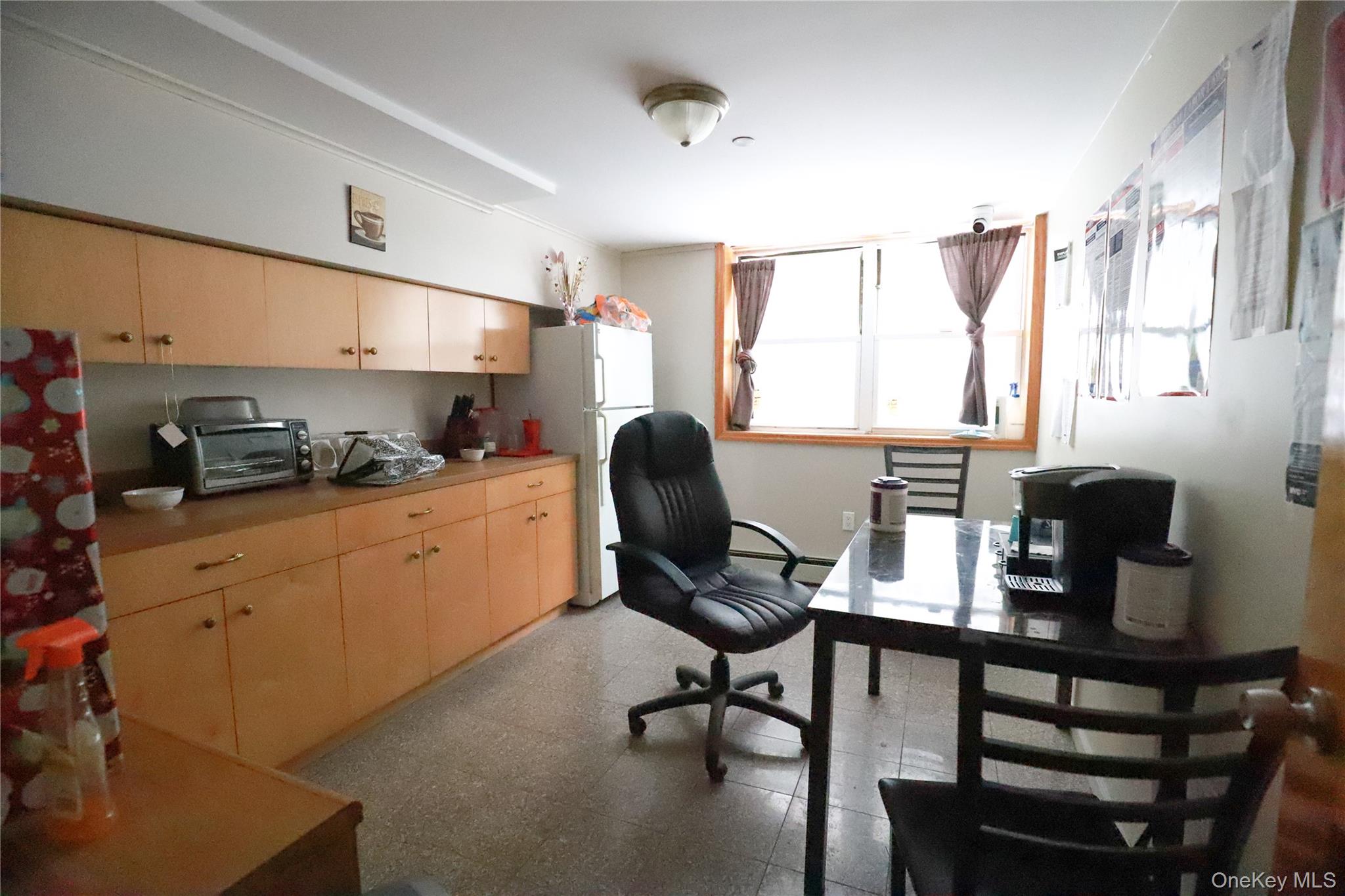 Corona Mixed Use Building for Sale