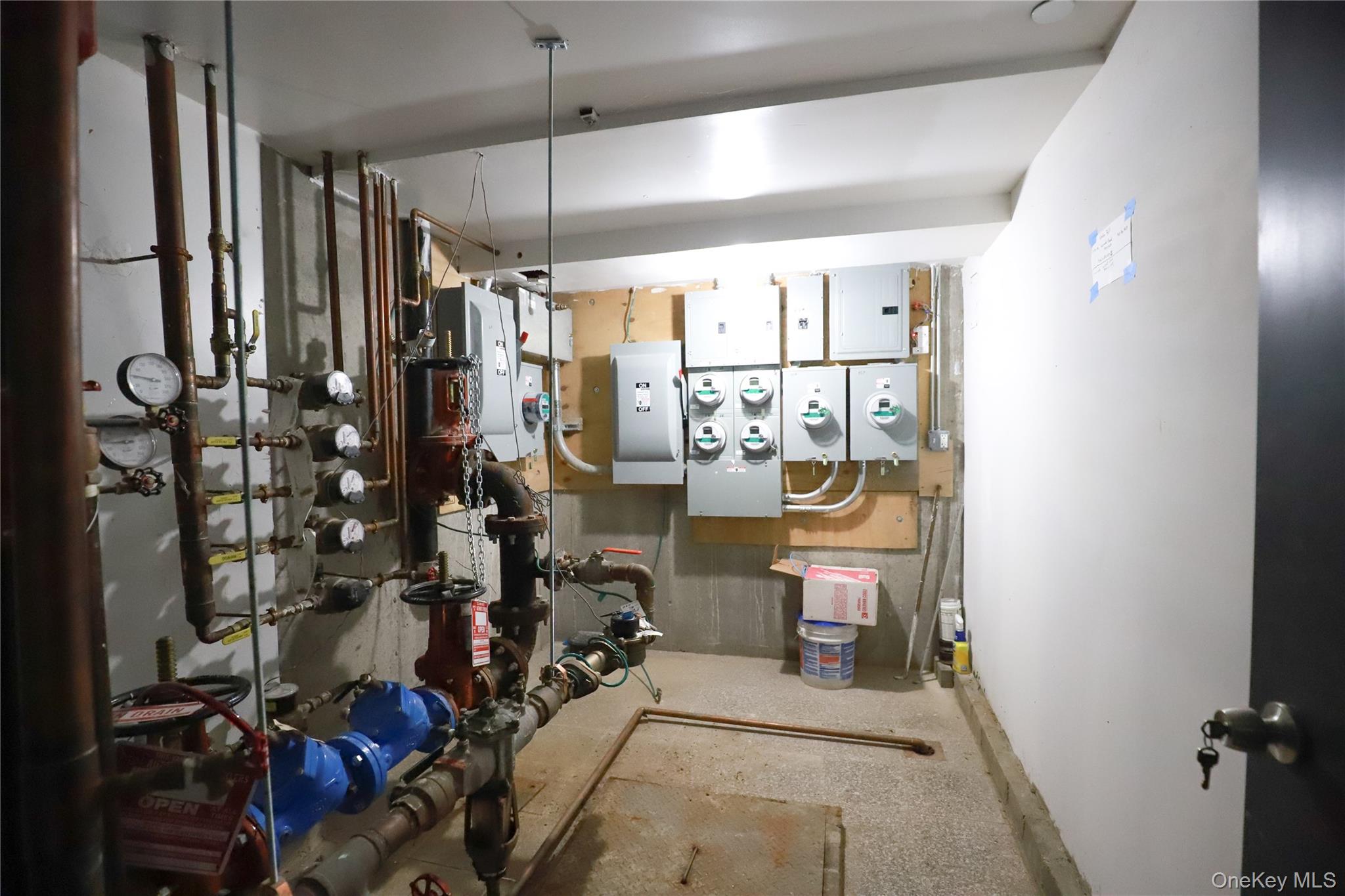 Corona Mixed Use Building for Sale