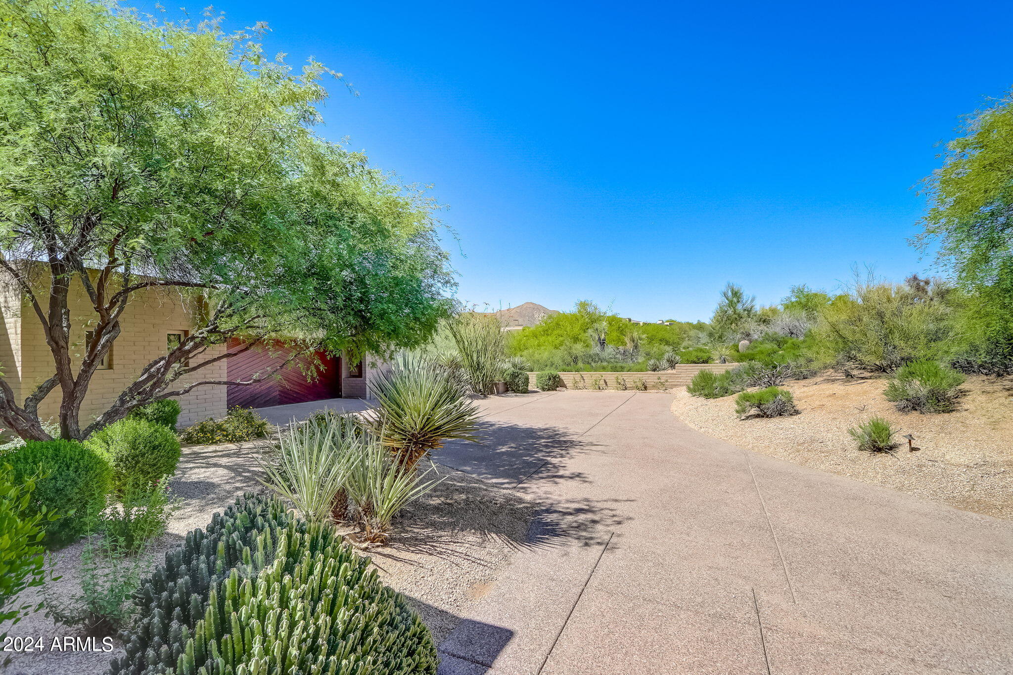 11060 E GRAYTHORN Drive