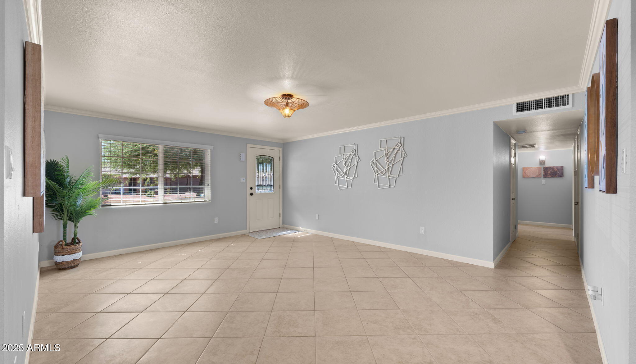 4016 E Ludlow Drive
