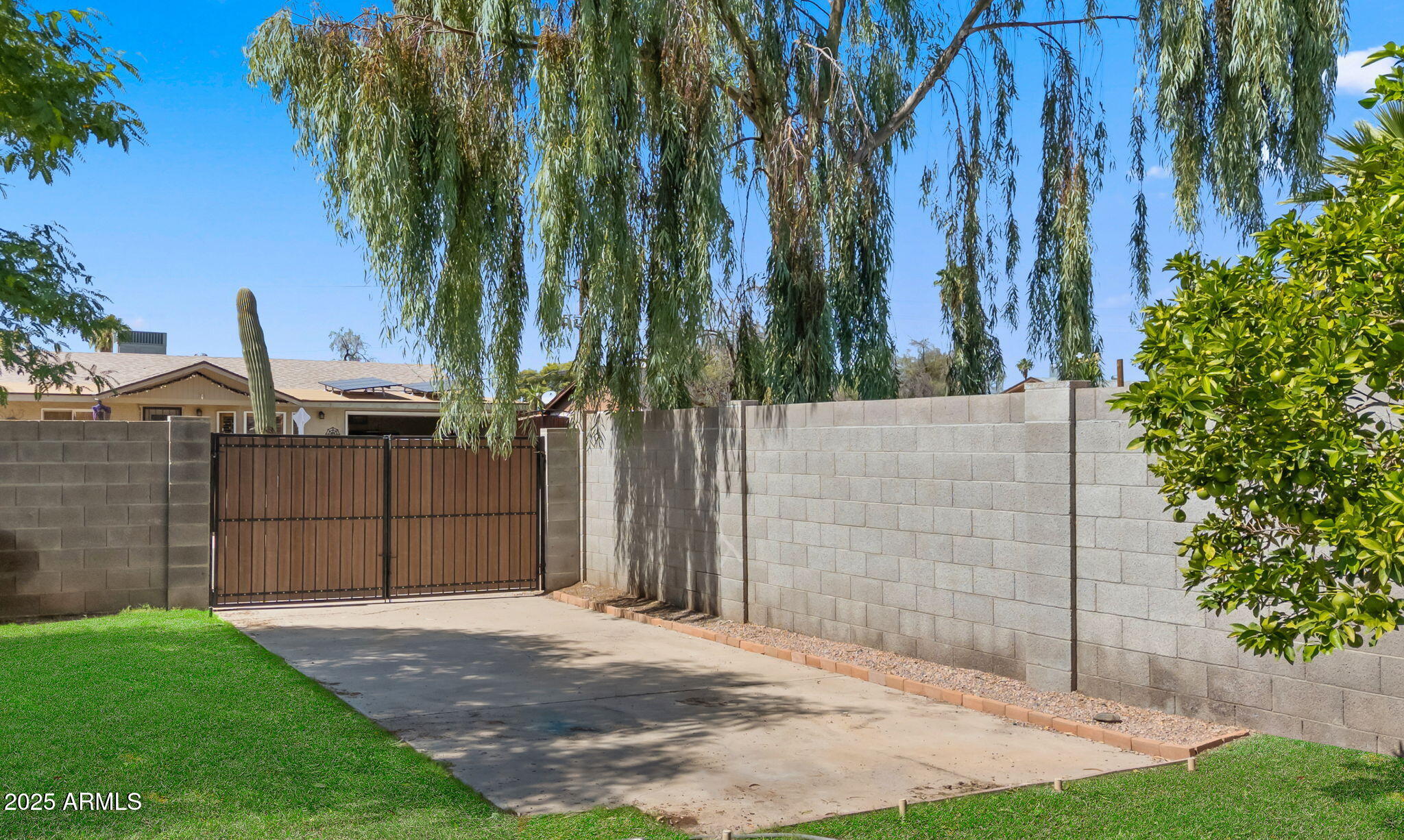 4016 E Ludlow Drive