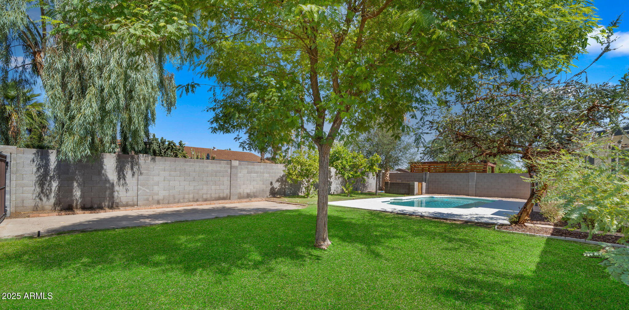 4016 E Ludlow Drive