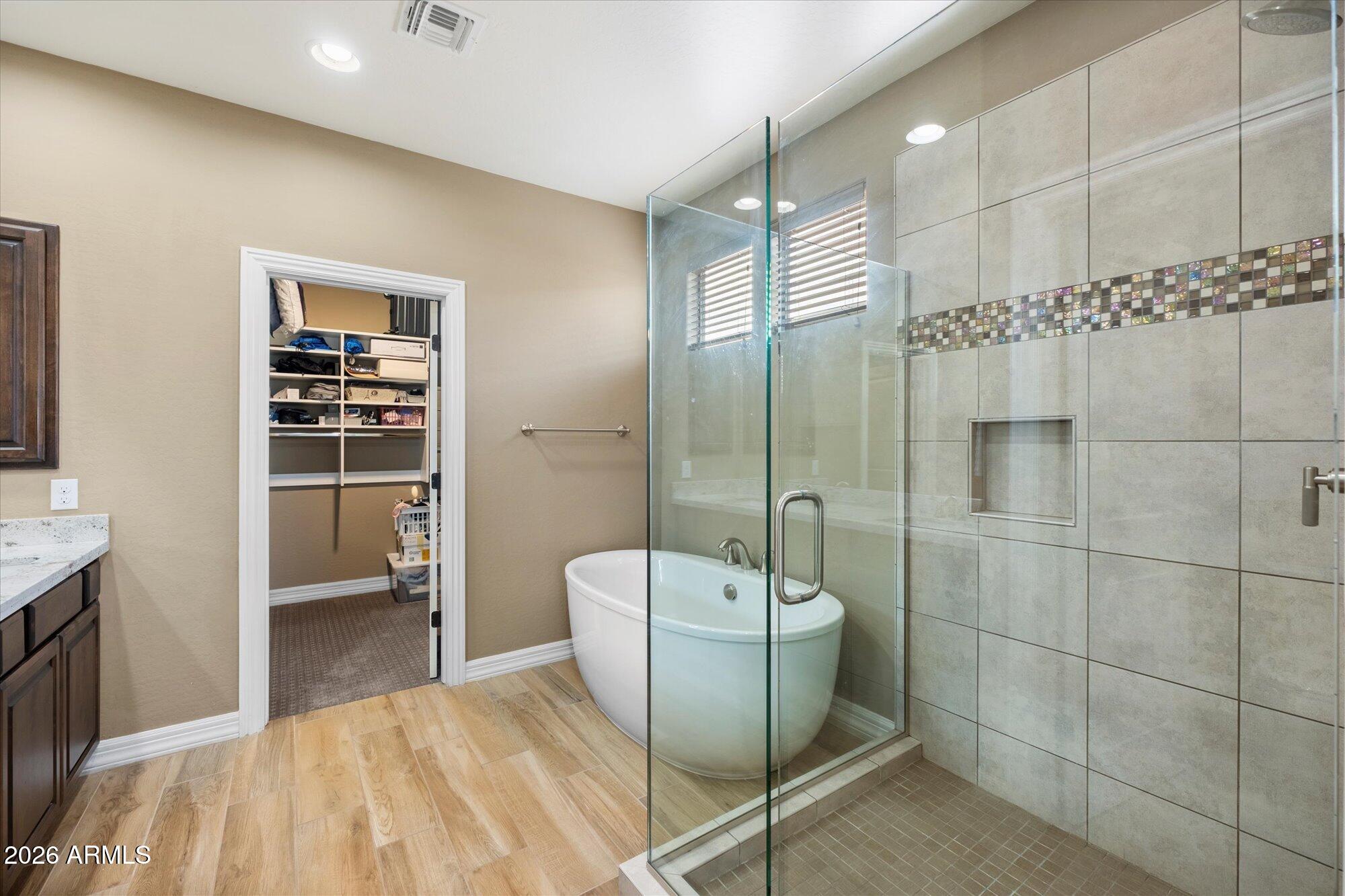 10043 E HILLSIDE Drive