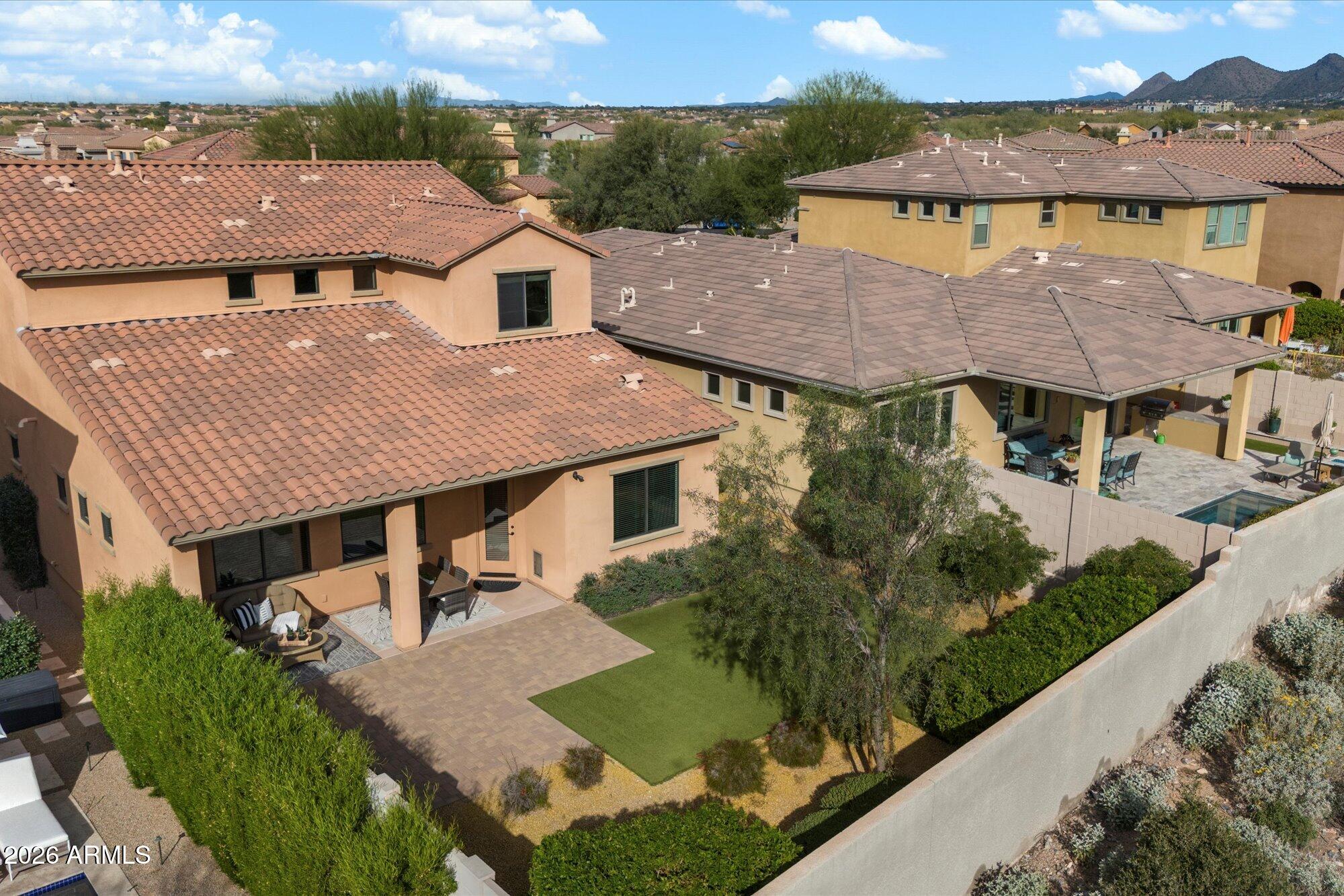 10043 E HILLSIDE Drive