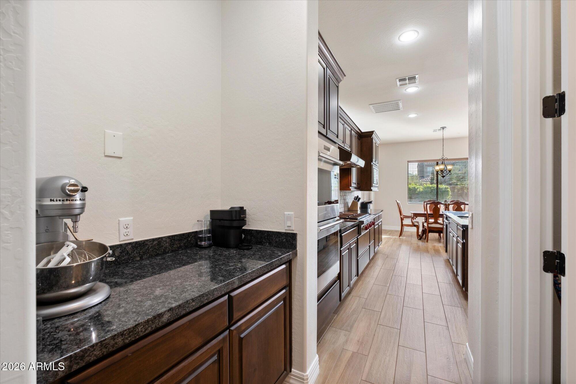 10043 E HILLSIDE Drive