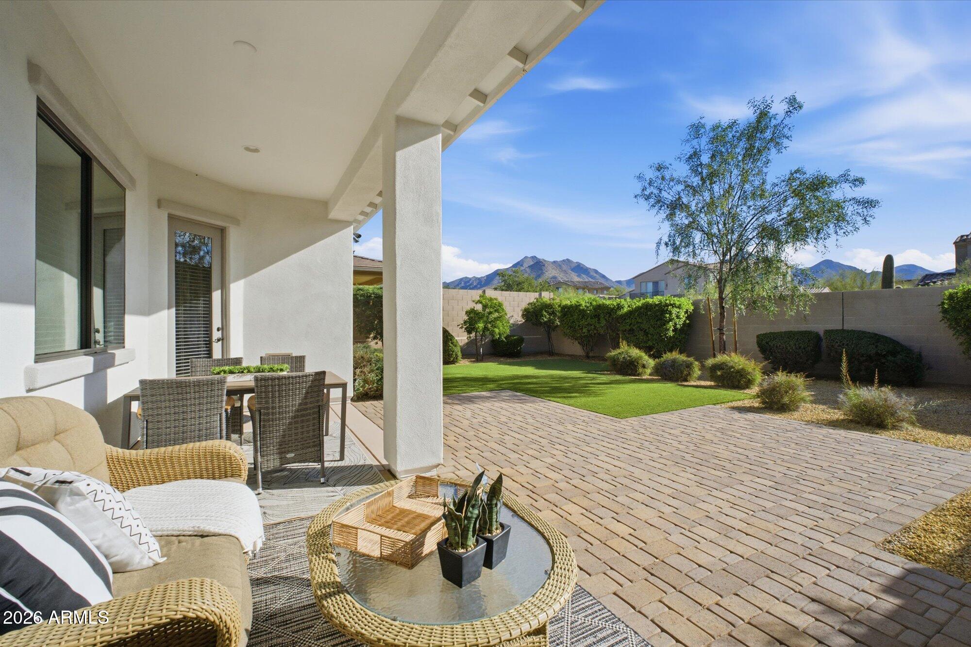 10043 E HILLSIDE Drive