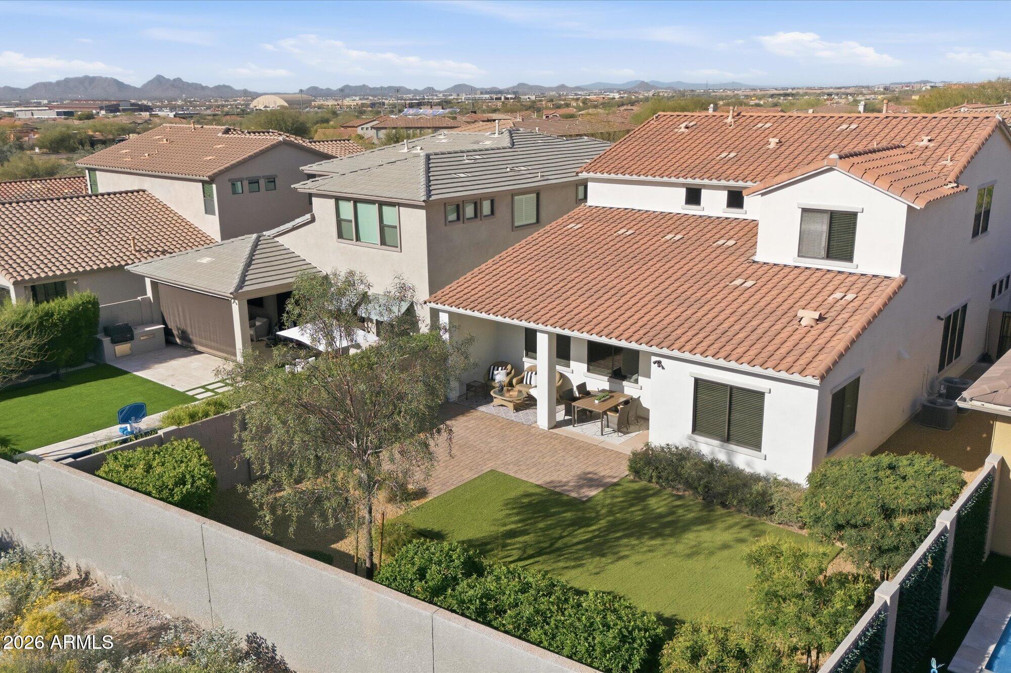 10043 E HILLSIDE Drive