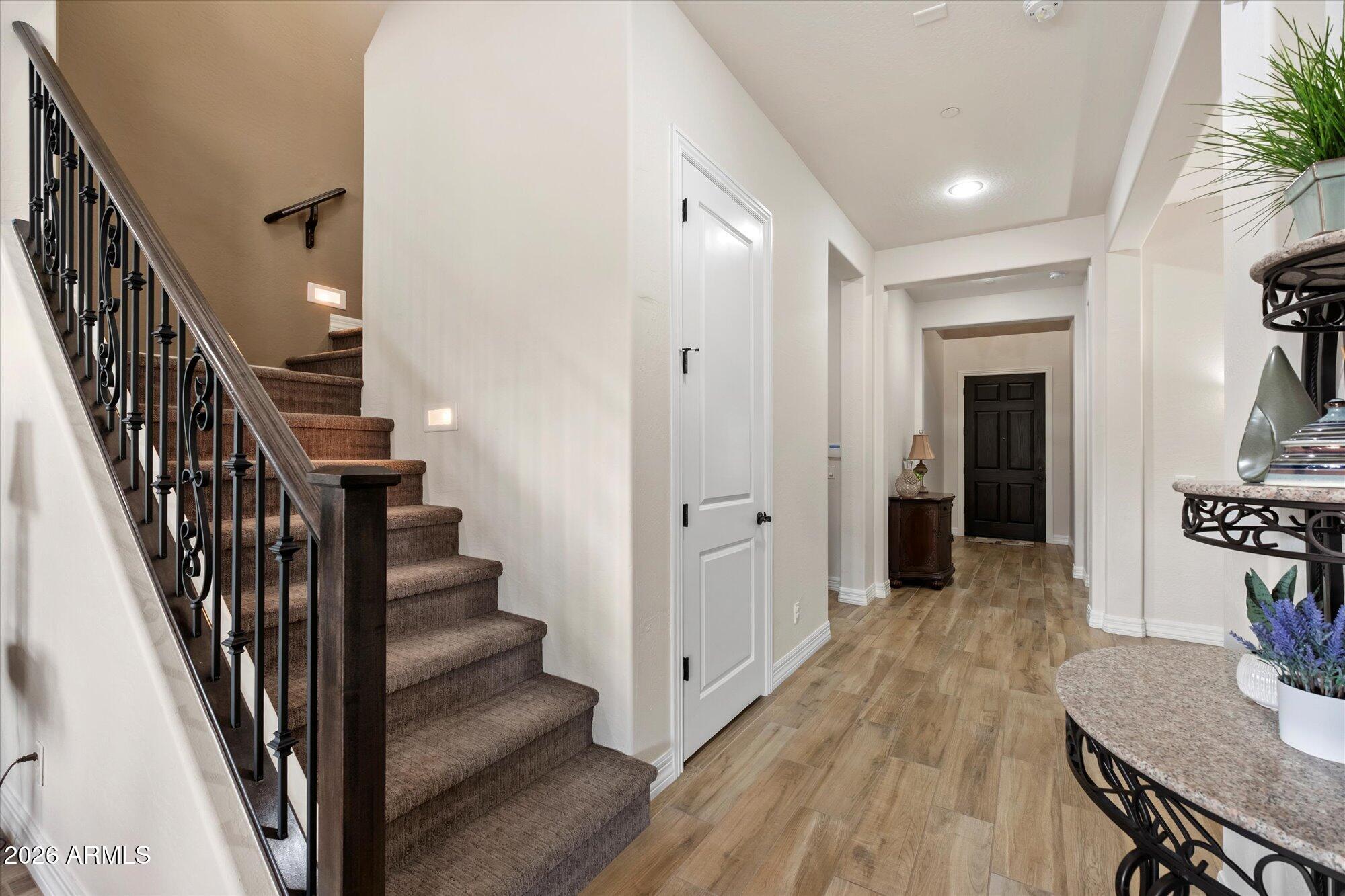 10043 E HILLSIDE Drive