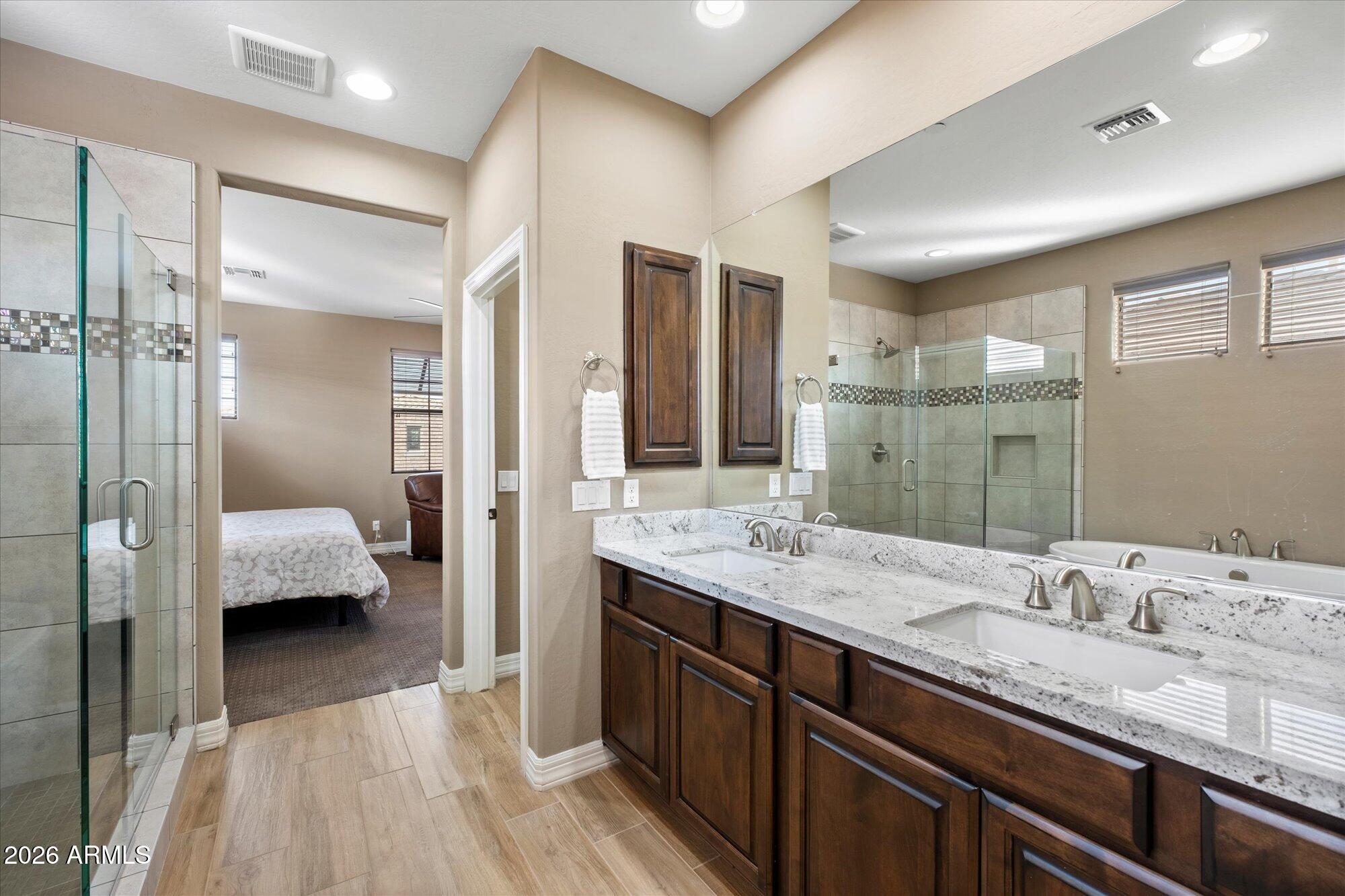 10043 E HILLSIDE Drive