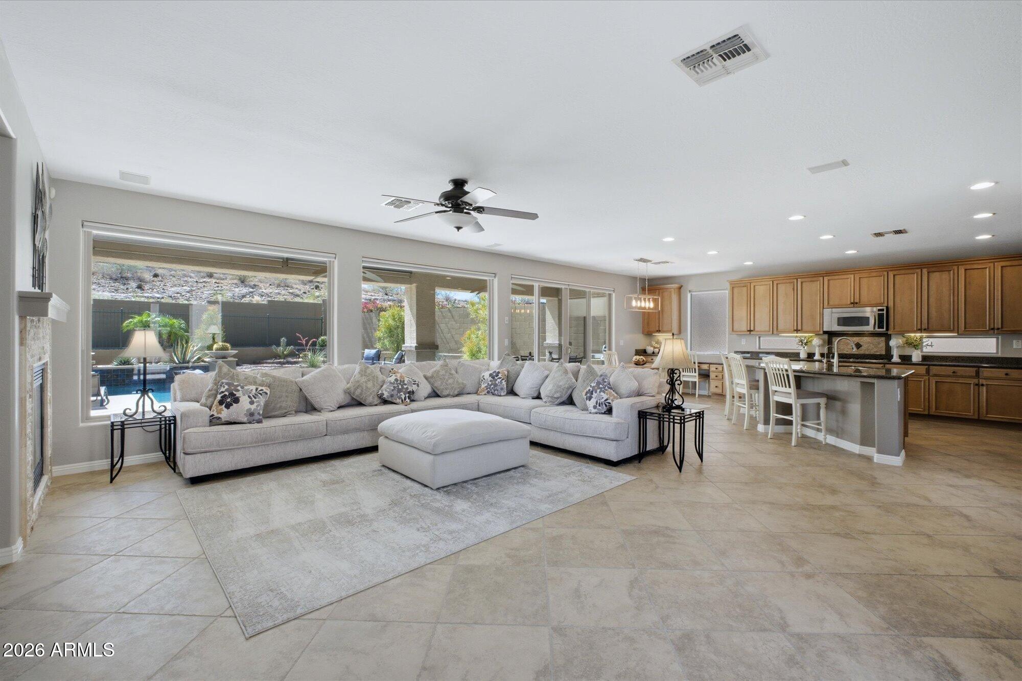 38521 N DONOVAN Court