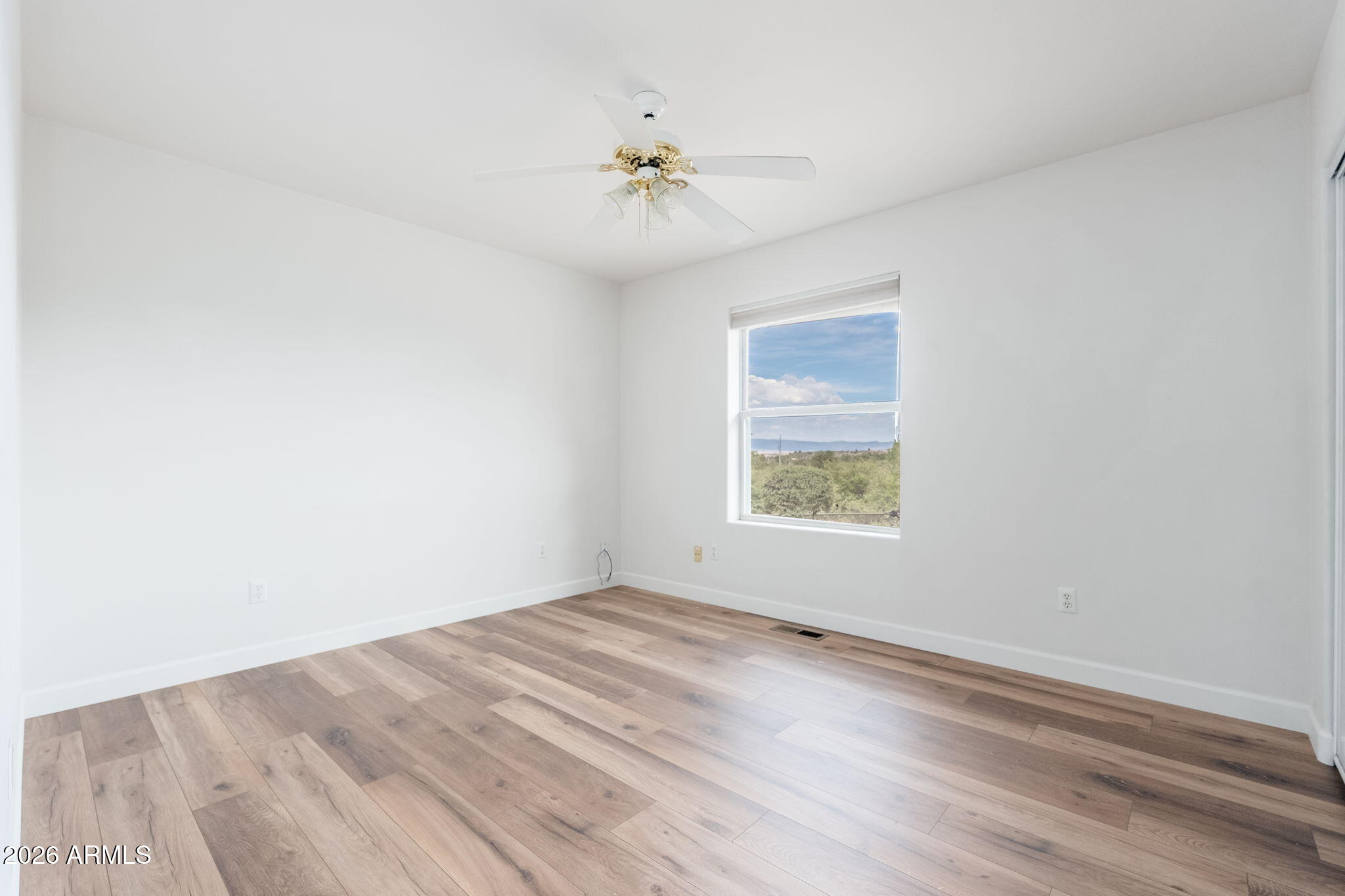5801 N HONEYSUCKLE Road