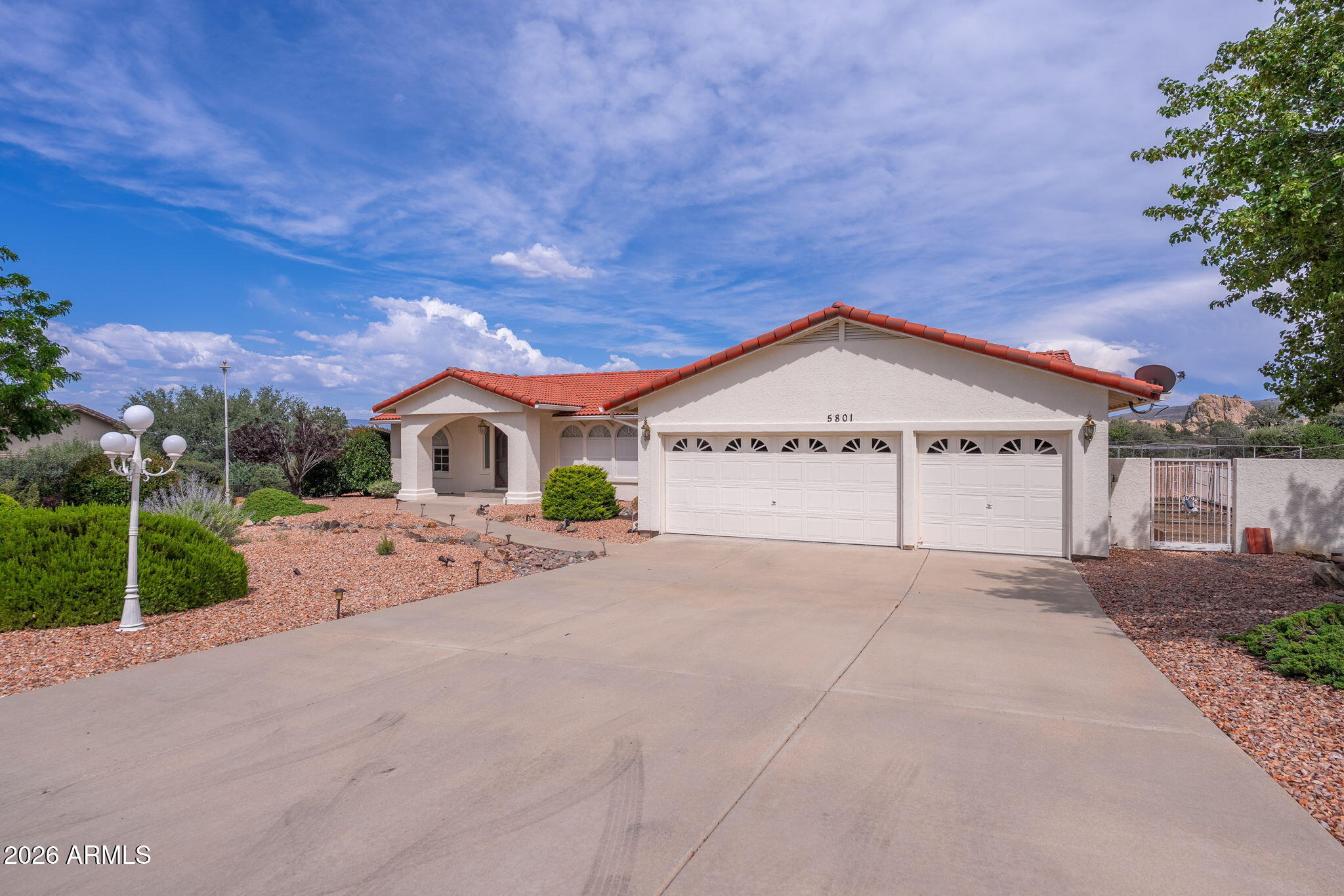 5801 N HONEYSUCKLE Road