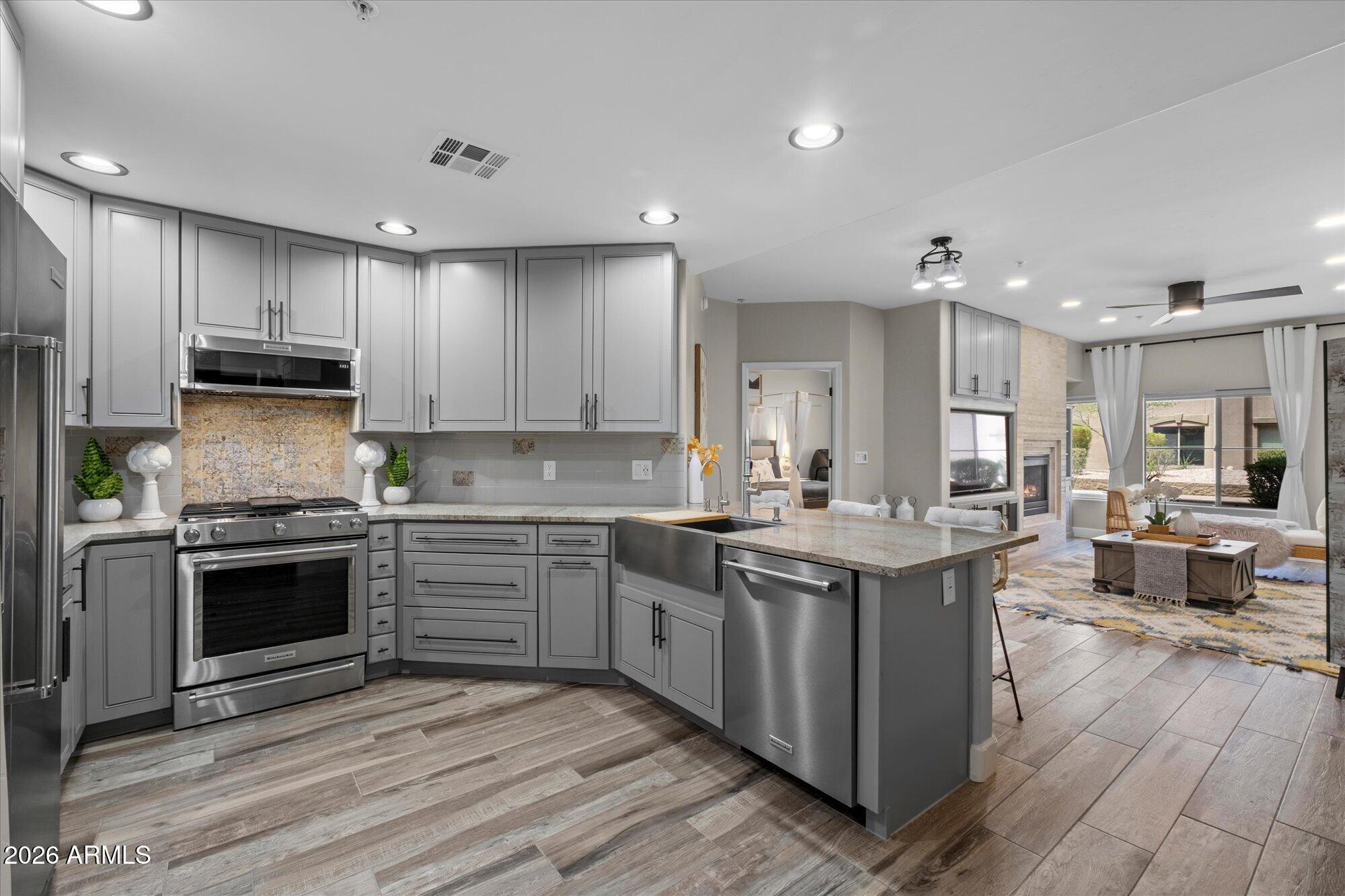5350 E DEER VALLEY Drive 1250