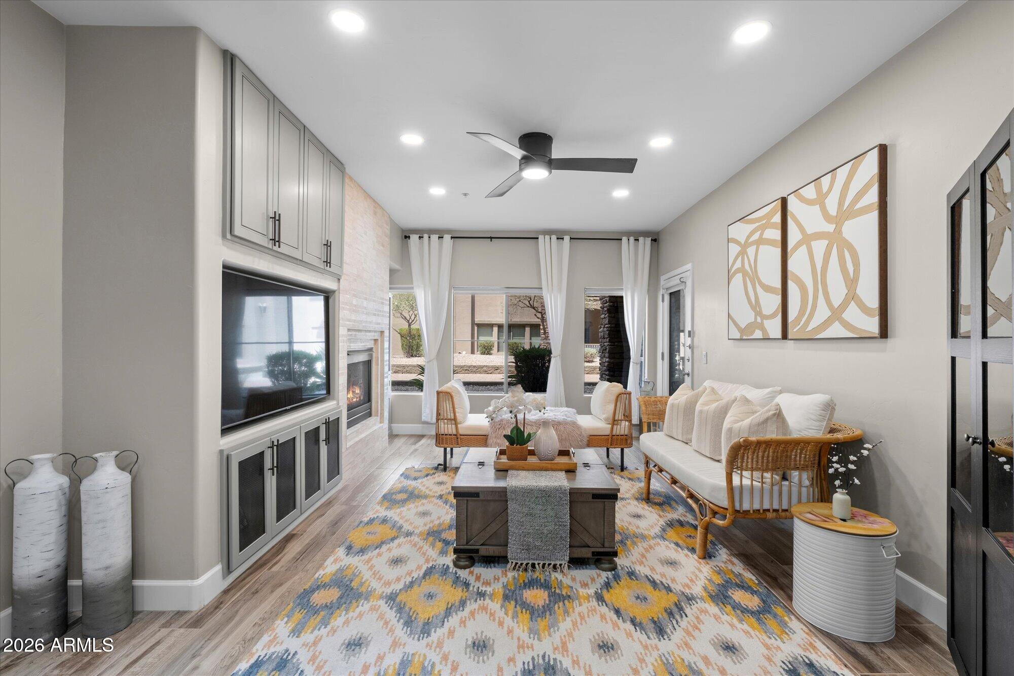 5350 E DEER VALLEY Drive 1250