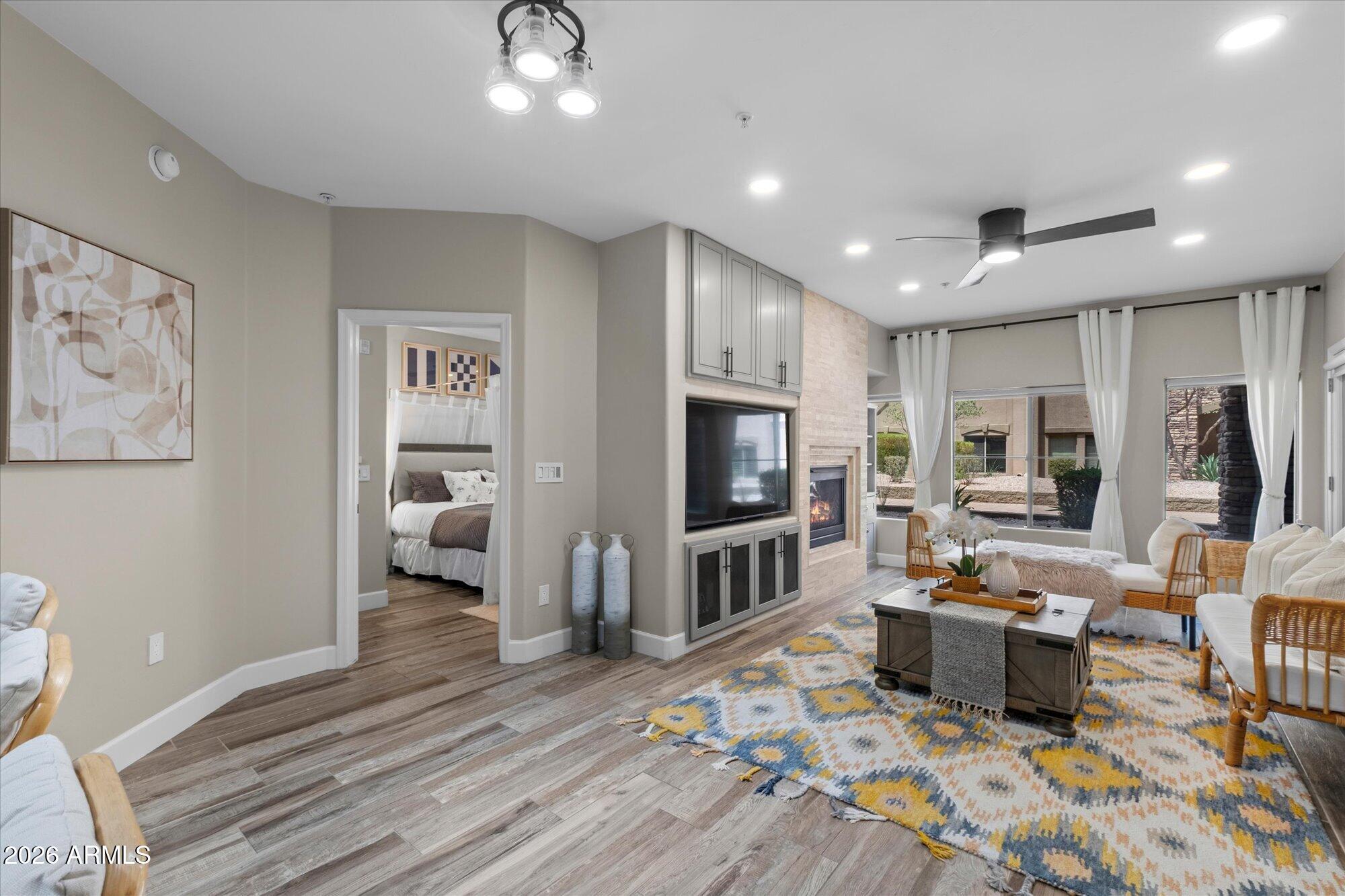 5350 E DEER VALLEY Drive 1250