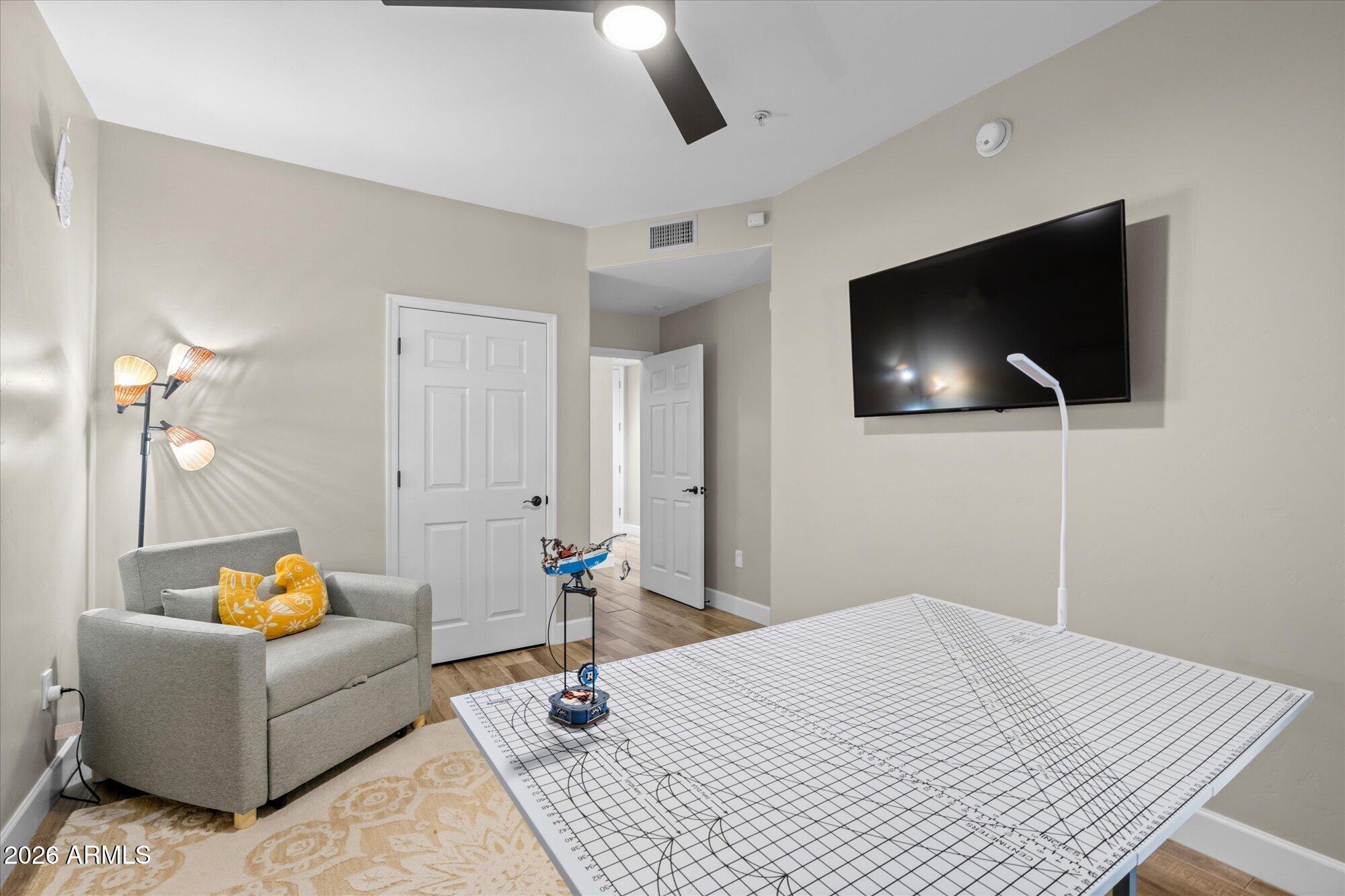 5350 E DEER VALLEY Drive 1250
