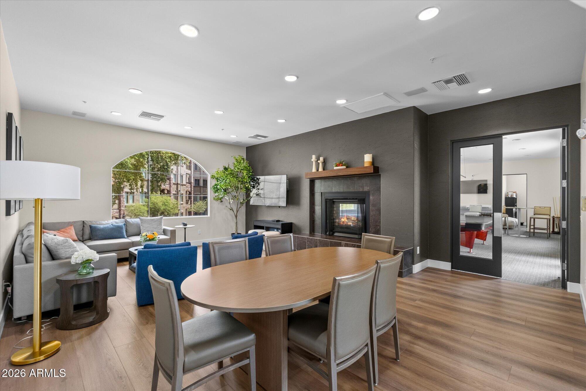 5350 E DEER VALLEY Drive 1250