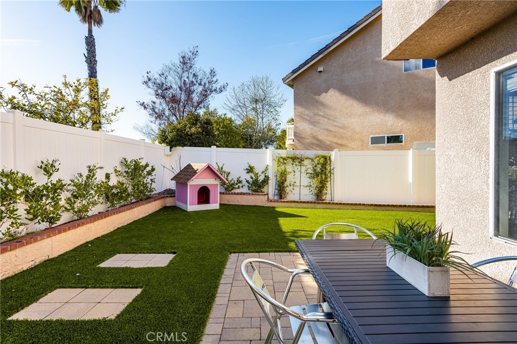 8 Cameron Circle