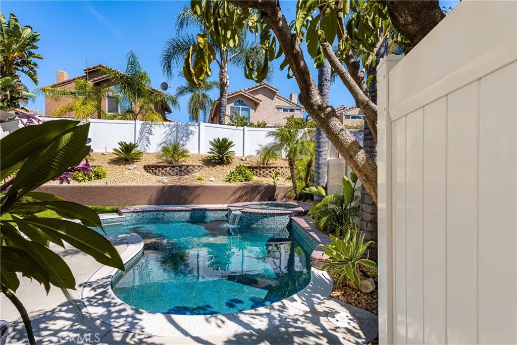 40 Lunette Avenue