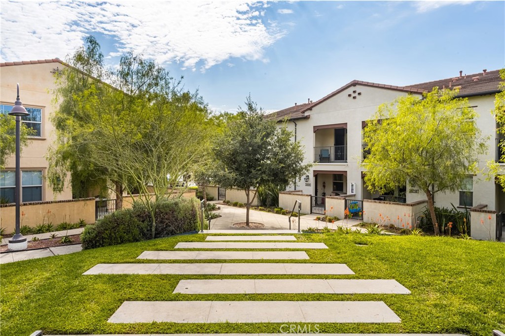 803 El Paseo