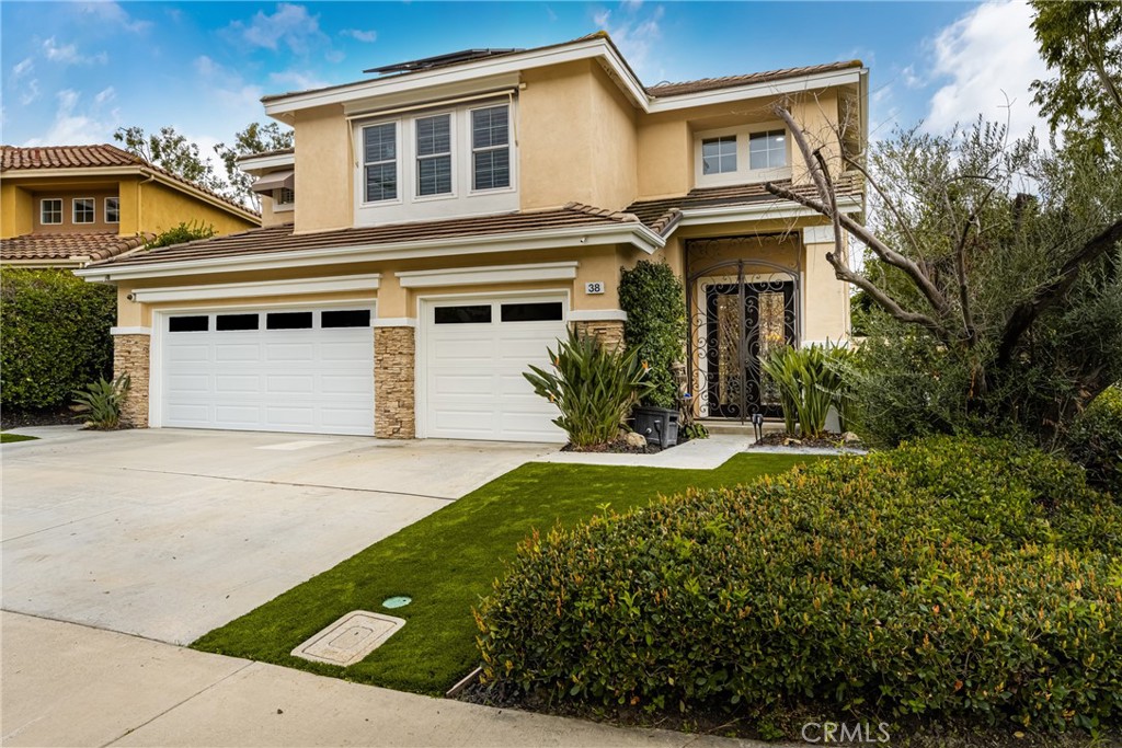 38 Tessera Avenue