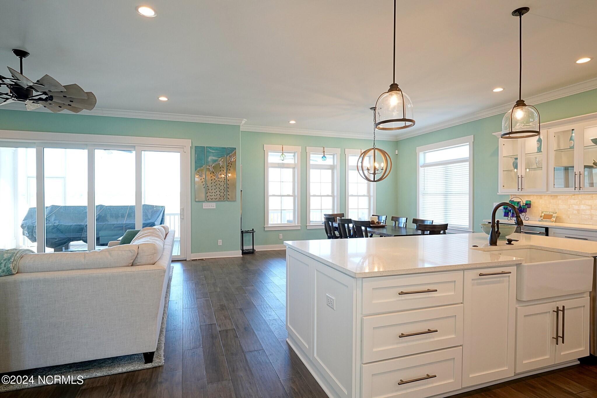 102 N Shore Drive W