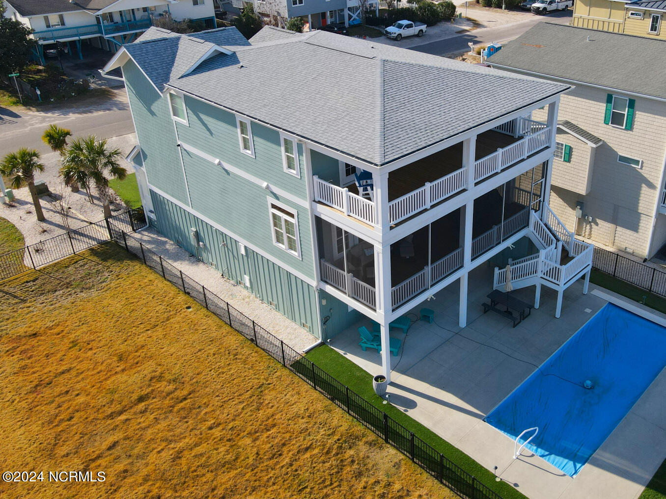102 N Shore Drive W