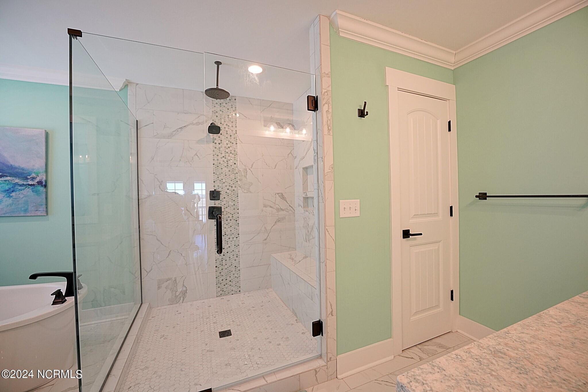 102 N Shore Drive W
