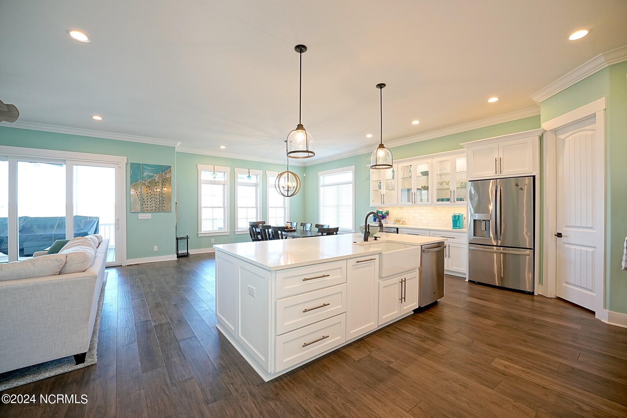 102 N Shore Drive W