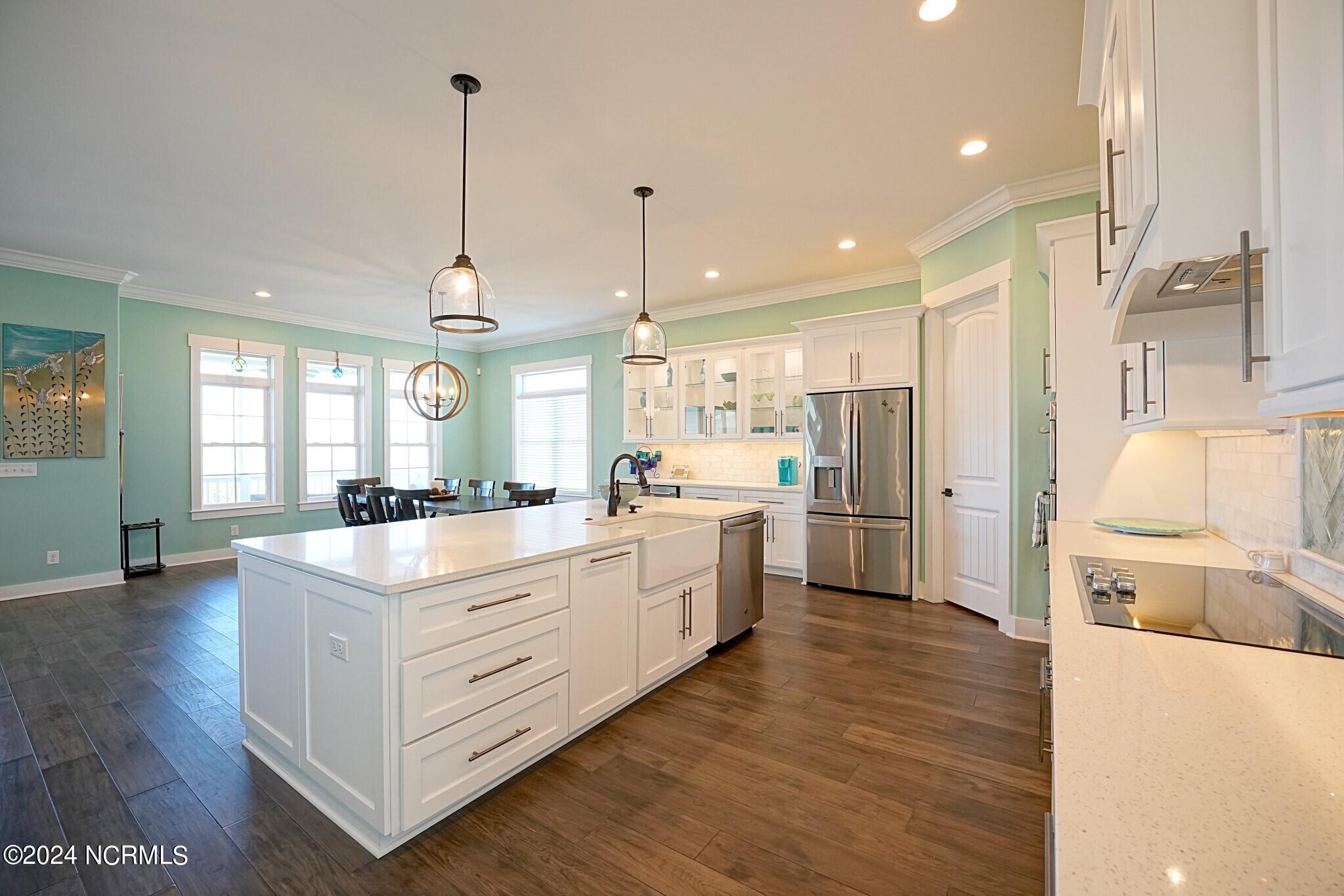 102 N Shore Drive W