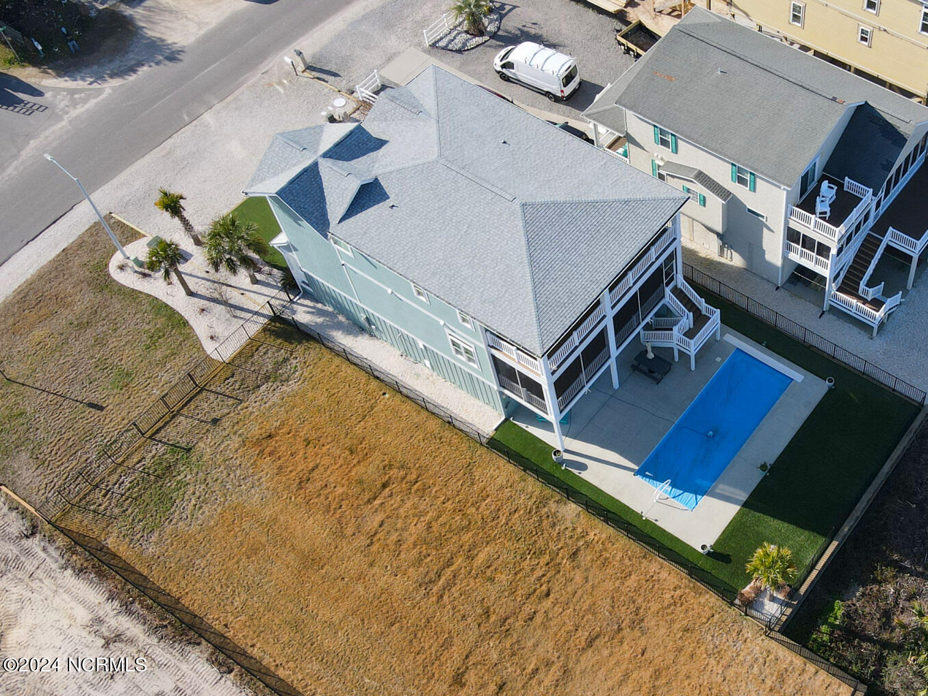 102 N Shore Drive W