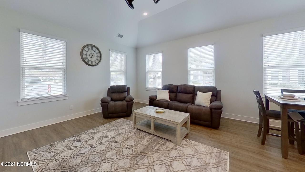 1394 Albacore Loop