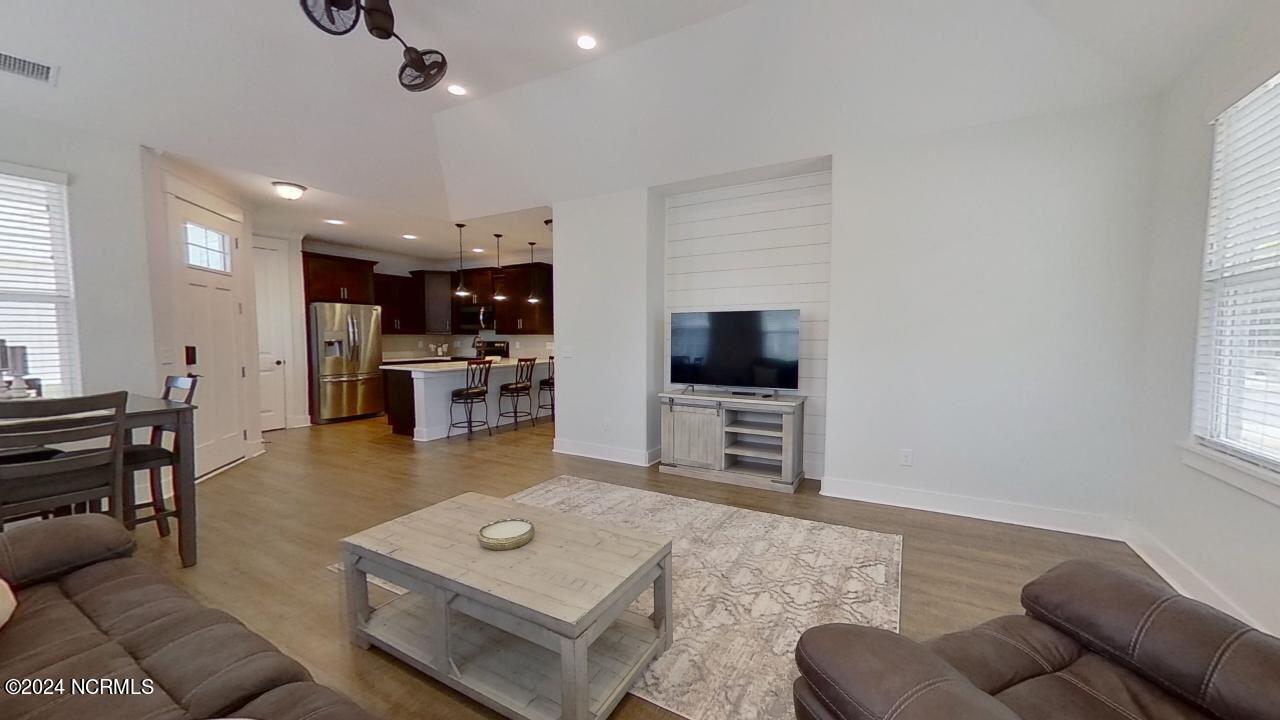 1394 Albacore Loop
