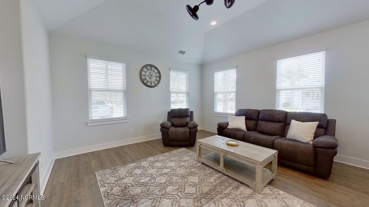 1394 Albacore Loop