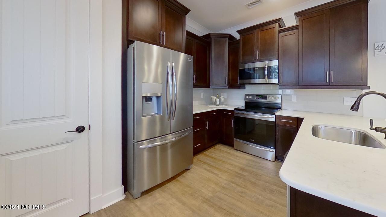 1394 Albacore Loop