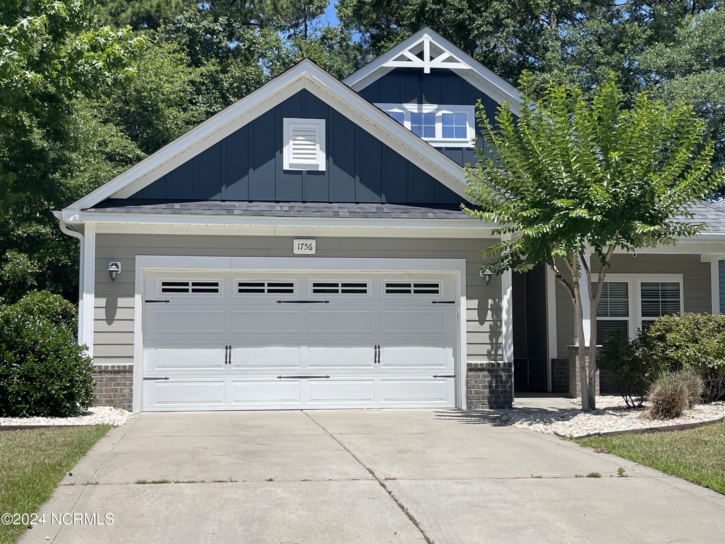 1756 Oakbrook Drive SW