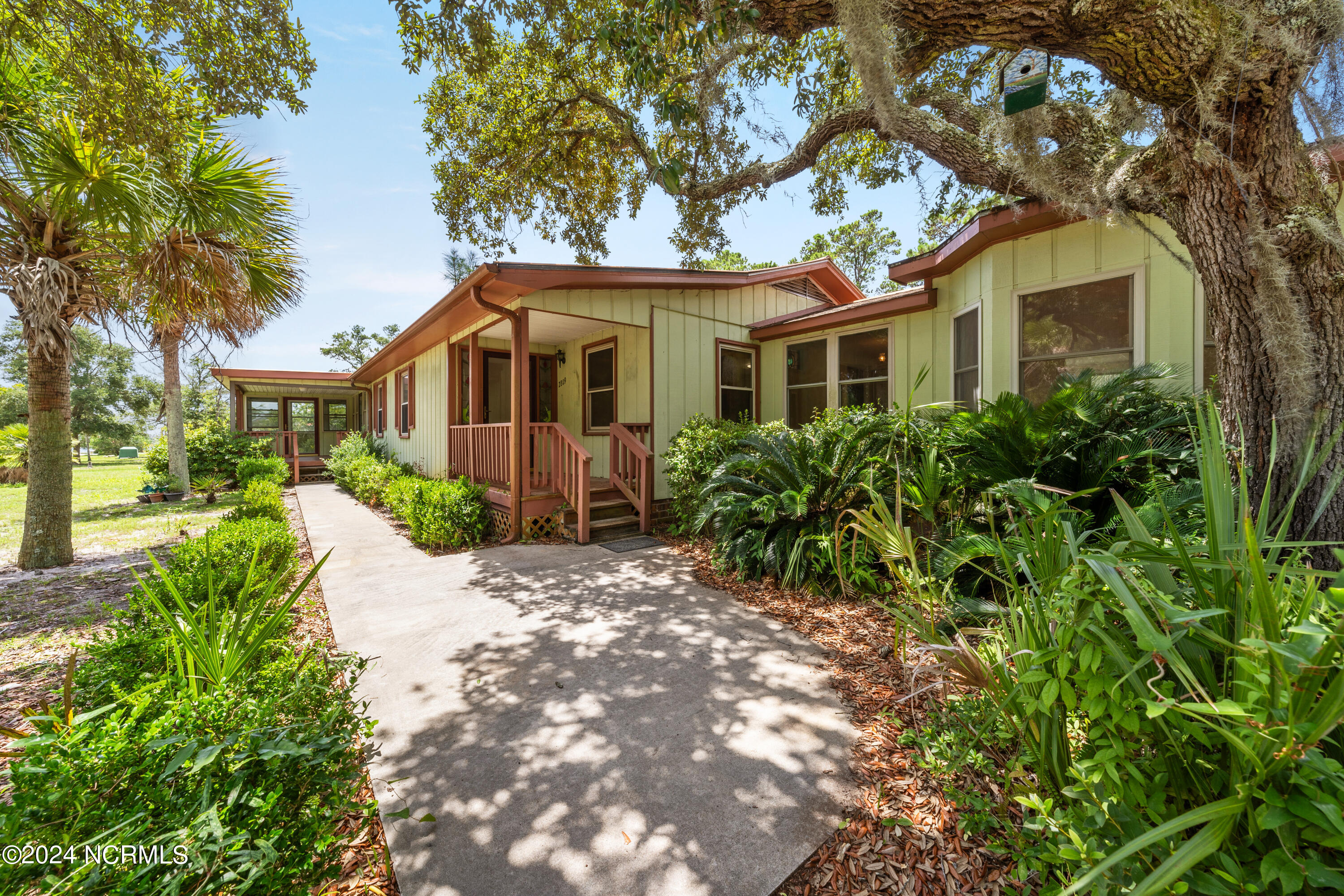 2809 Coastal Shores Road SW
