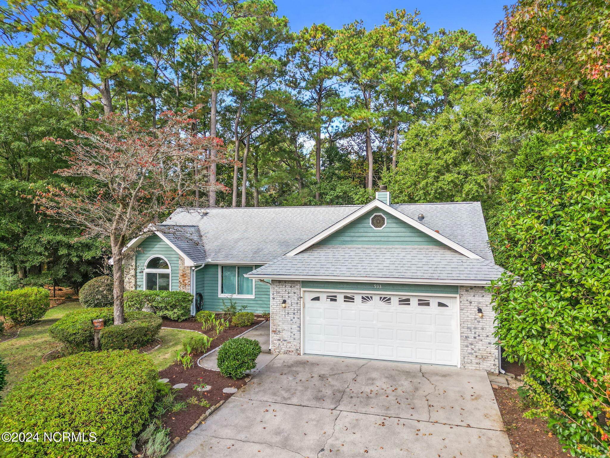 933 Green Pointe Drive