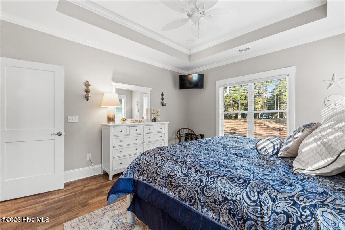 424 Shoreline Drive W