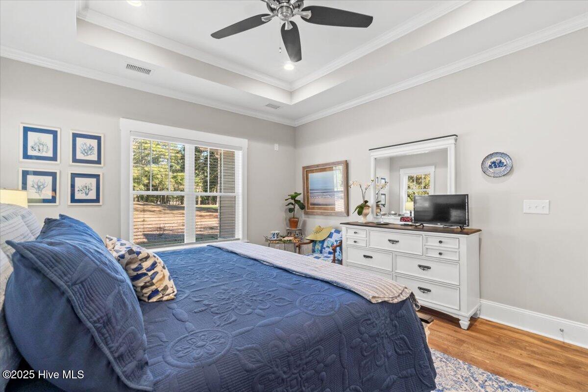 424 Shoreline Drive W