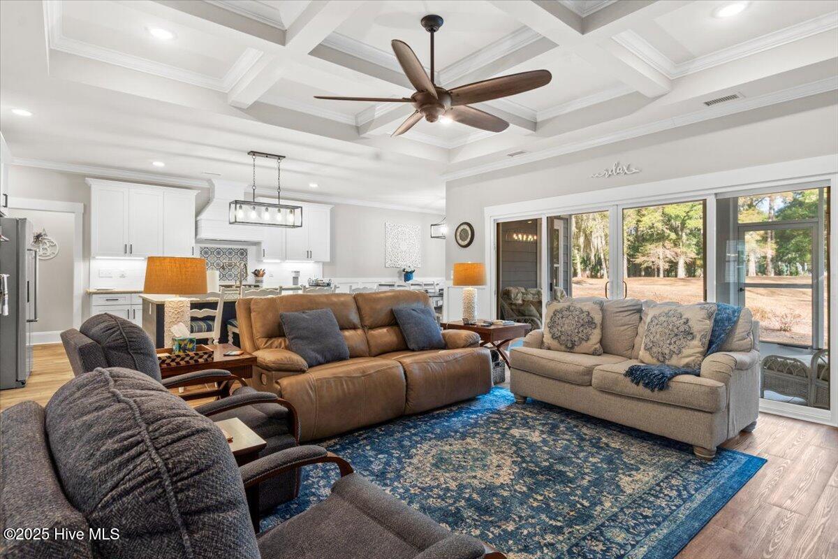 424 Shoreline Drive W