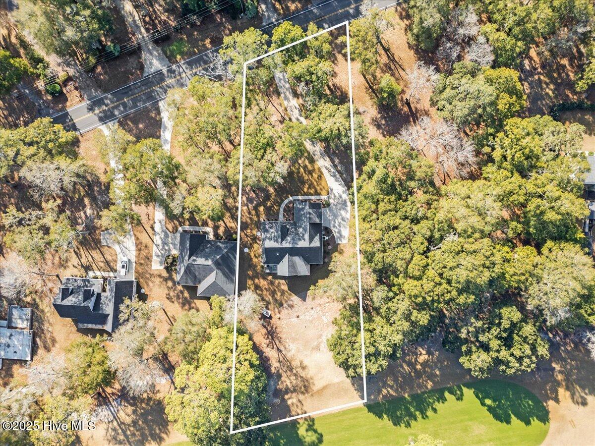 424 Shoreline Drive W