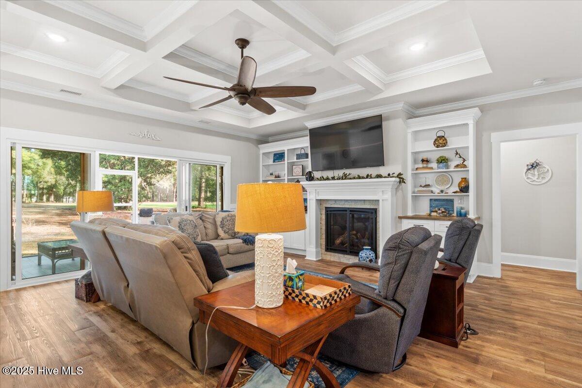 424 Shoreline Drive W