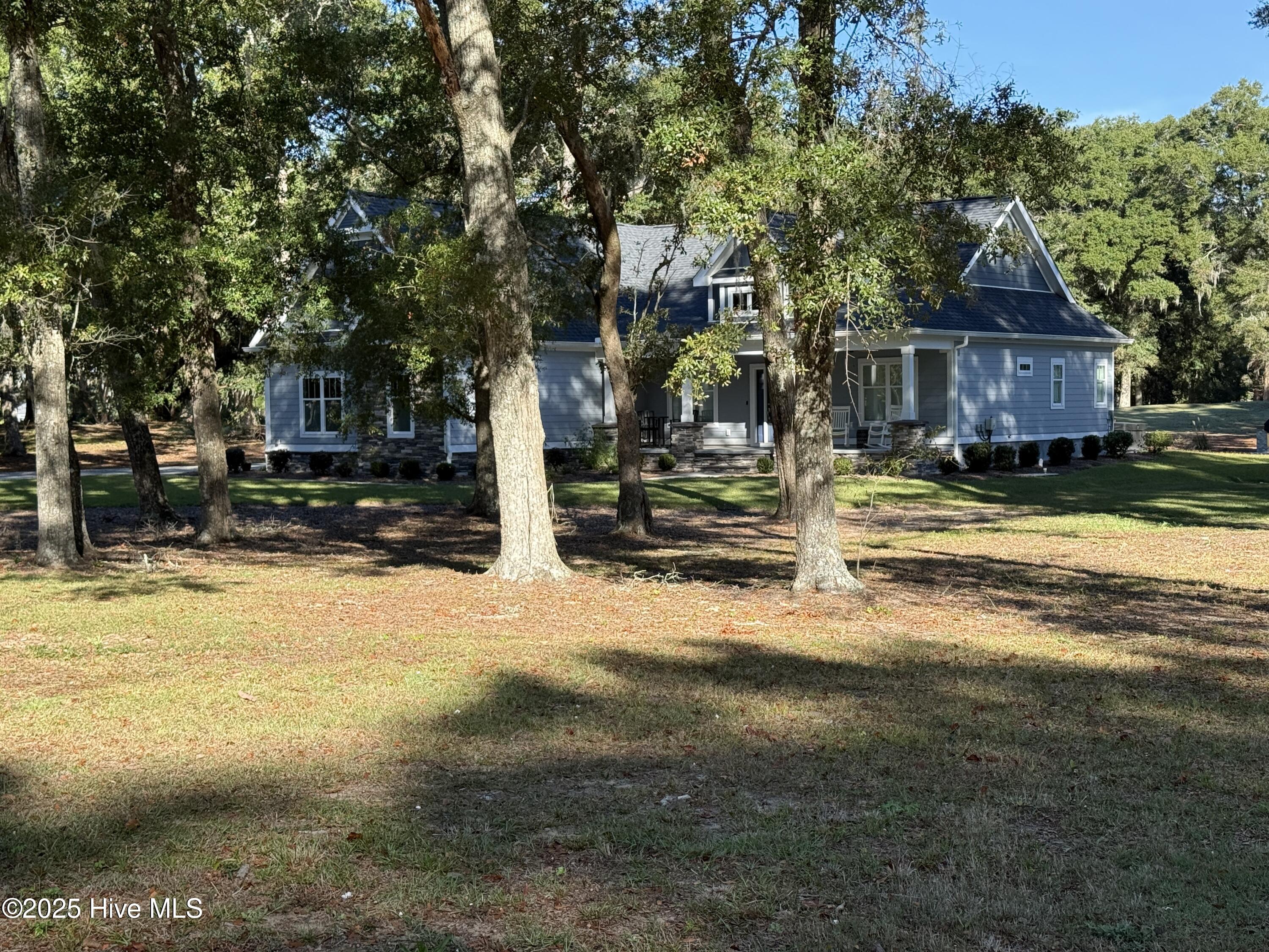 424 Shoreline Drive W