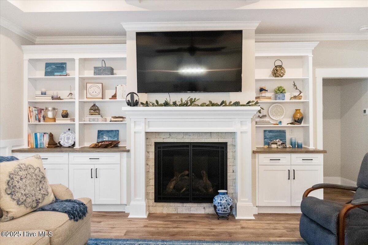 424 Shoreline Drive W