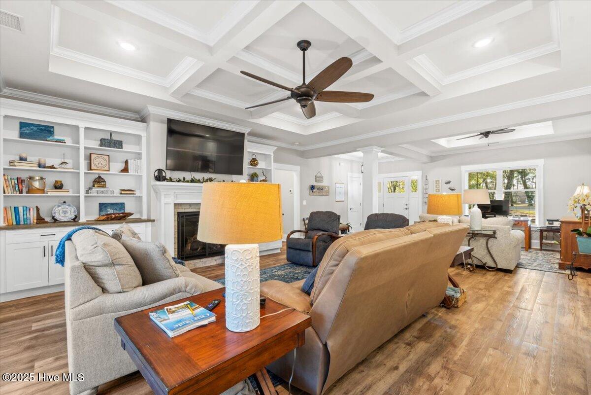 424 Shoreline Drive W
