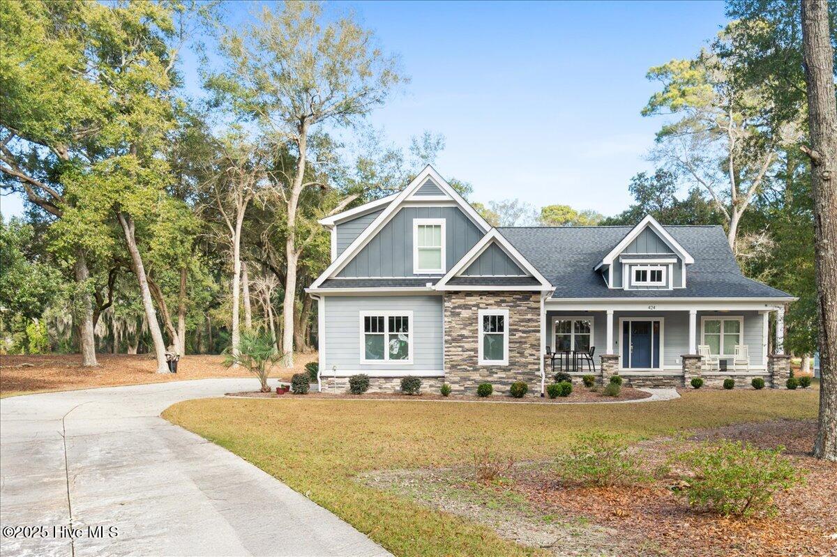 424 Shoreline Drive W