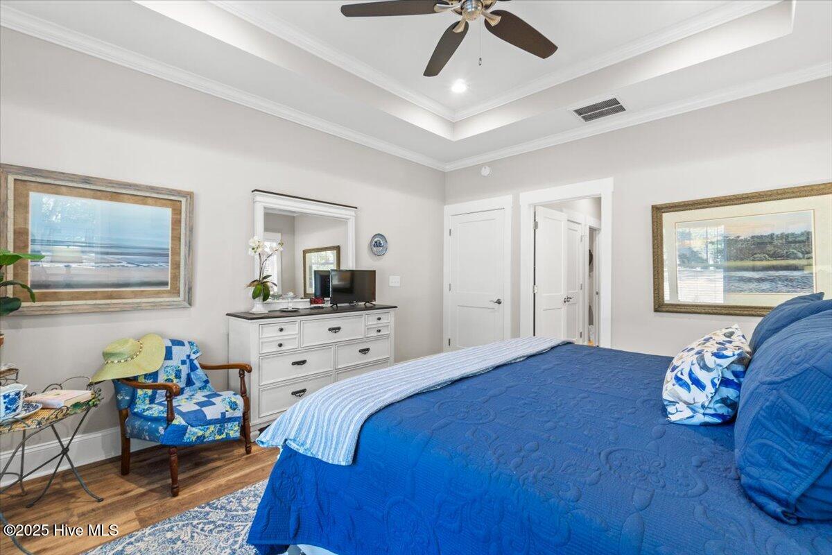 424 Shoreline Drive W