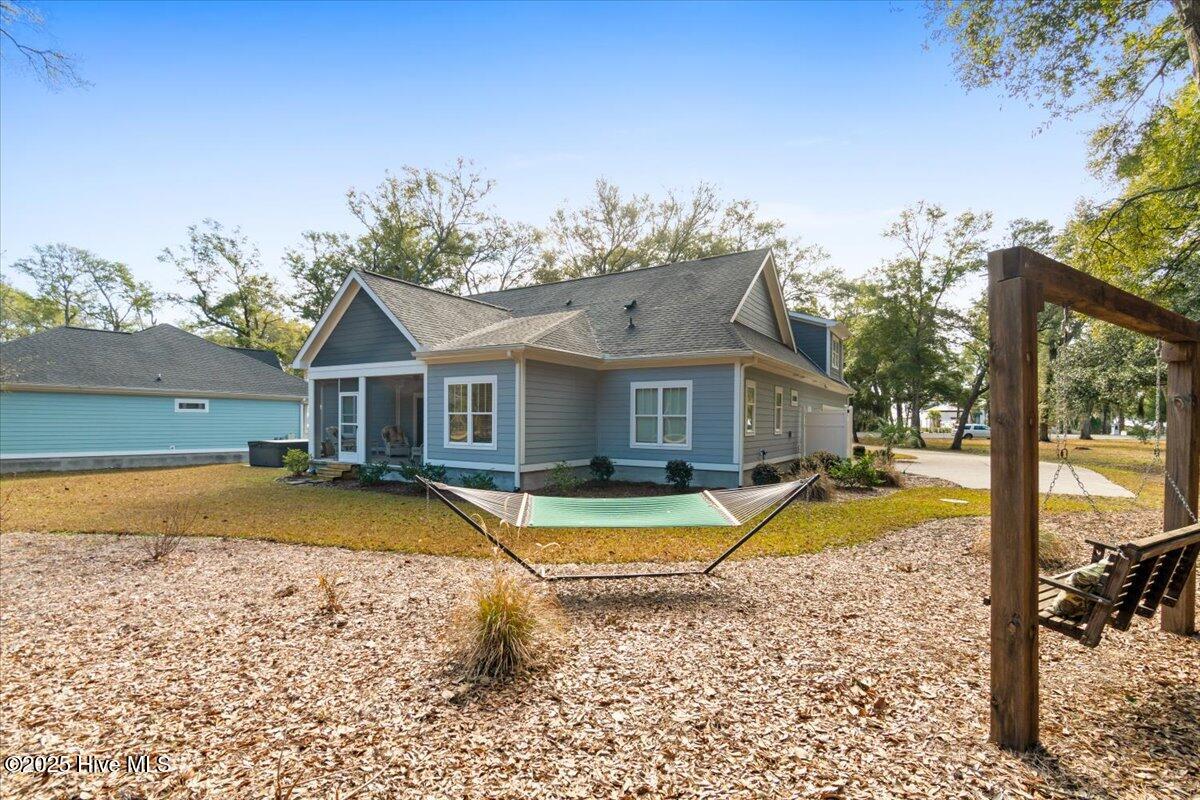 424 Shoreline Drive W