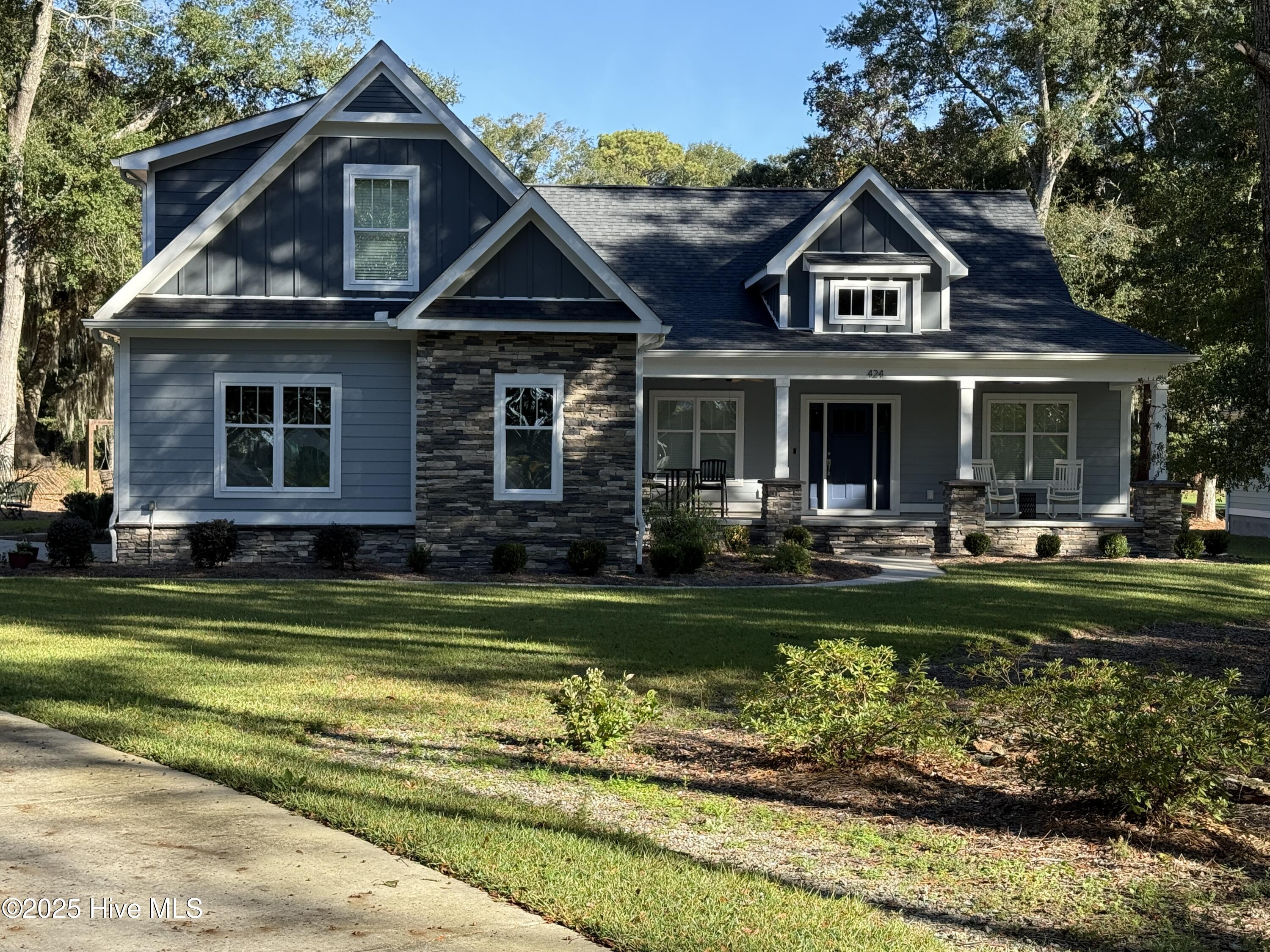 424 Shoreline Drive W